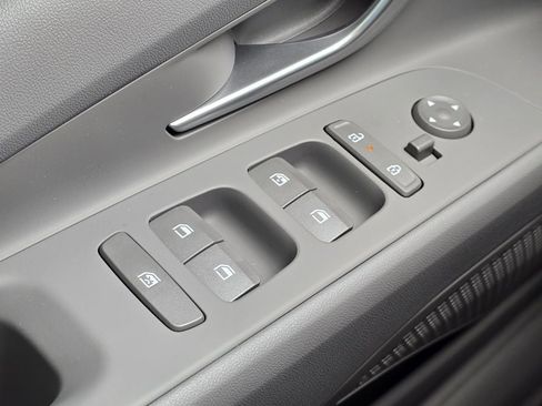 New 2025 Hyundai Elantra SEL image 23