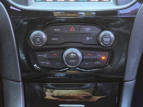 Used 2019 Chrysler 300 S image 25