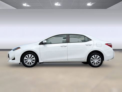 Used 2017 Toyota Corolla LE image 2