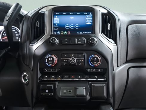 Used 2020 Chevrolet Silverado 1500 LTZ w/ LTZ Premium Package AWD/4WD image 14