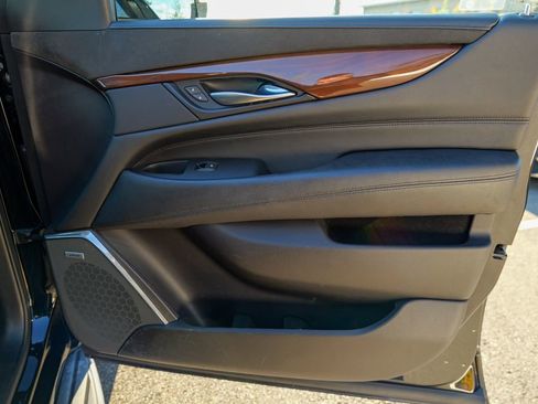 Used 2020 Cadillac Escalade ESV Luxury image 35