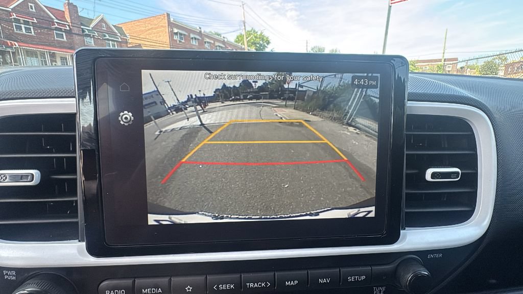 Used 2025 Hyundai Venue Limited FWD image 25