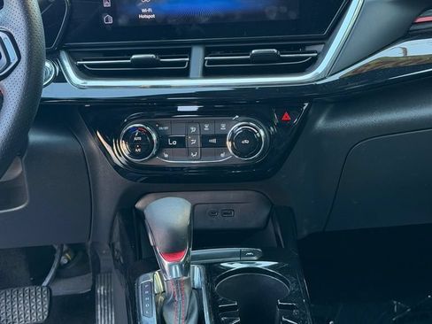 Used 2025 Chevrolet Trax RS w/ Sunroof Package FWD image 12