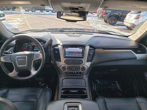 Used 2020 GMC Yukon XL Denali w/ Denali Premium Package image 12