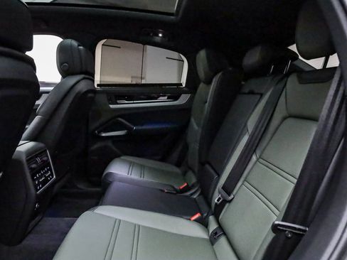 Certified 2025 Porsche Cayenne S image 23