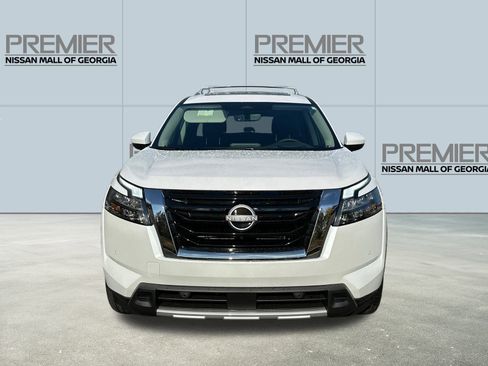 New 2025 Nissan Pathfinder Platinum image 2