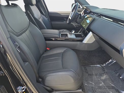 Certified 2025 Land Rover Range Rover SE image 10