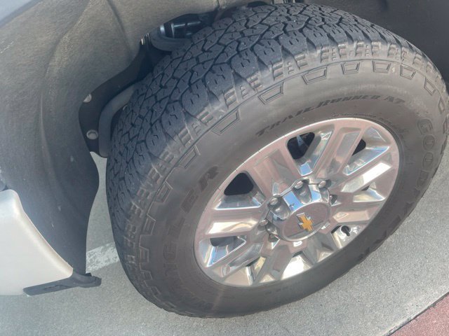 Used 2024 Chevrolet Silverado 2500 High Country w/ Technology Package AWD/4WD image 3