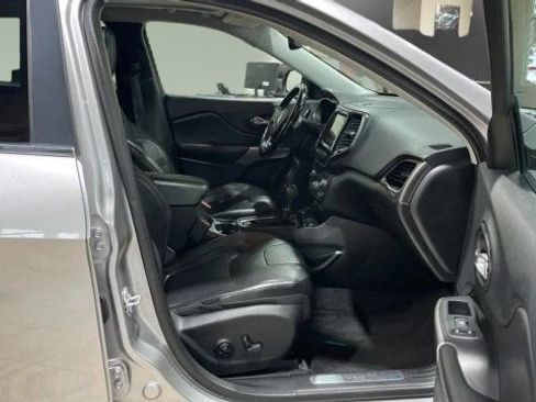 Used 2019 Jeep Cherokee Limited image 13