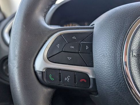 Used 2018 Jeep Renegade Latitude image 11