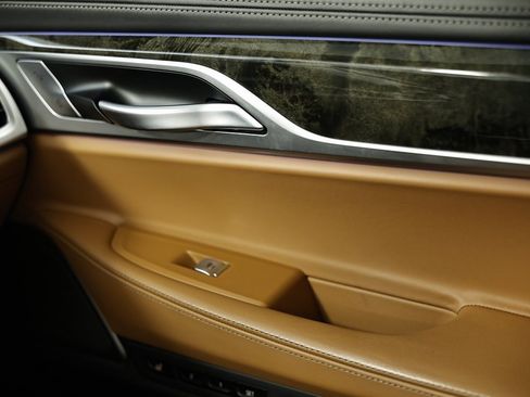 Used 2022 BMW 740i w/ M Sport Package image 41