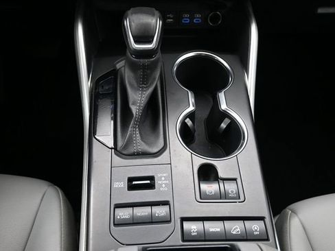 Used 2022 Toyota Highlander XLE image 24