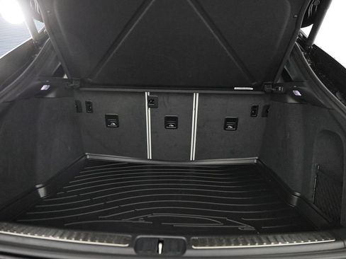 Certified 2026 Porsche Macan AWD/4WD image 32