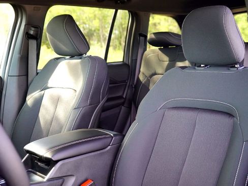 New 2025 Jeep Grand Cherokee Laredo X w/ Luxury Tech Group I image 9