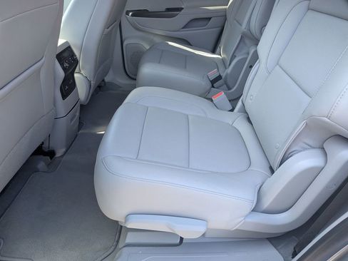 Certified 2023 GMC Acadia SLT w/ Technology Package image 24