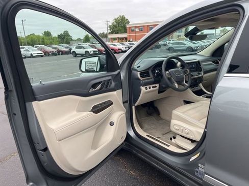 Used 2023 GMC Acadia Denali w/ Denali Ultimate Package AWD/4WD image 4