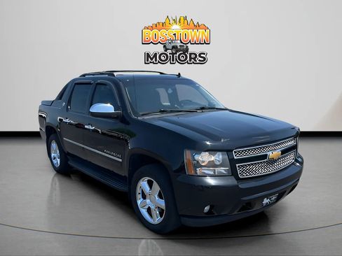 Used 2013 Chevrolet Avalanche LTZ AWD/4WD image 7