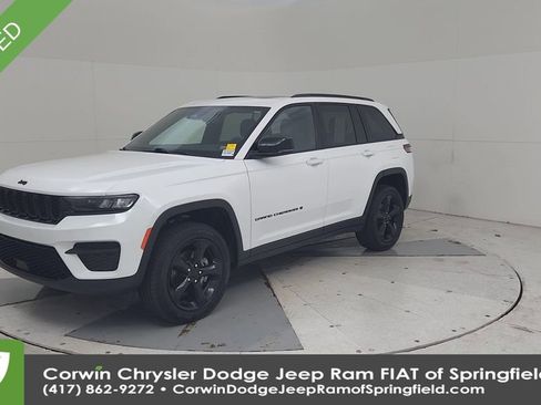 Used 2023 Jeep Grand Cherokee Altitude image 5