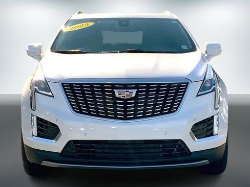Used 2025 Cadillac XT5 Premium Luxury image 2