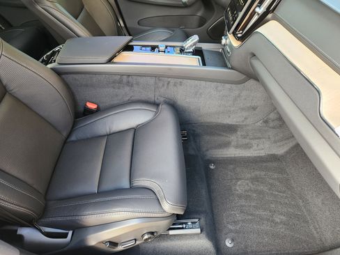 New 2026 Volvo XC60 B5 Ultra w/ Protection Package Premier image 15