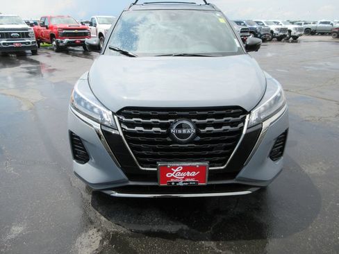 Used 2023 Nissan Kicks SR w/ SR Premium Package FWD image 13