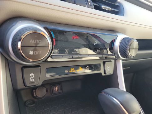 Used 2023 Toyota RAV4 XLE Premium image 21