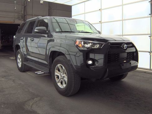 Used 2024 Toyota 4Runner SR5 Premium image 3