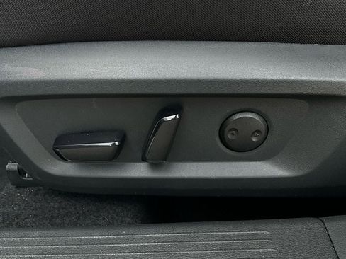 Used 2025 Nissan Rogue SV image 11