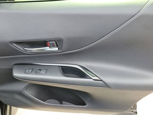 Used 2021 Toyota Venza LE image 8