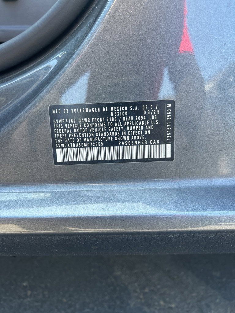 Used 2025 Volkswagen Jetta SE FWD image 4