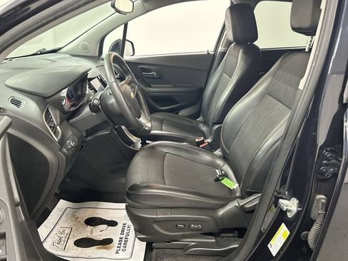 Used 2021 Chevrolet Trax LT w/ Driver Confidence Package AWD/4WD image 9