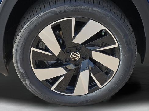 New 2026 Volkswagen Atlas Cross Sport SE FWD image 8