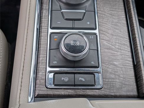 Used 2021 Ford Expedition Limited image 27