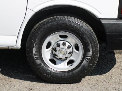 Used 2014 Chevrolet Express 2500 image 33