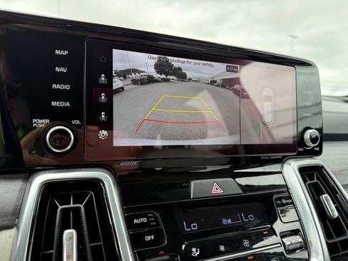 Certified 2022 Kia Sorento SX Prestige w/ Panoramic Sunroof Package AWD/4WD image 30