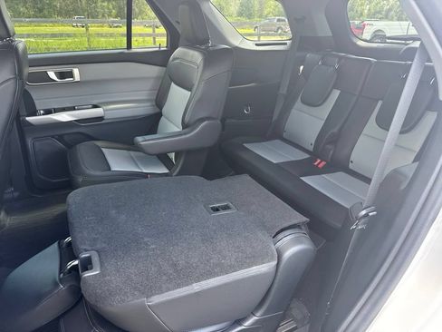 Used 2024 Ford Explorer XLT w/ Equipment Group 202A RWD image 13