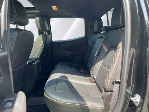 Used 2025 GMC Canyon Denali AWD/4WD image 14