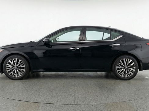 Used 2025 Nissan Altima 2.5 SV FWD image 5