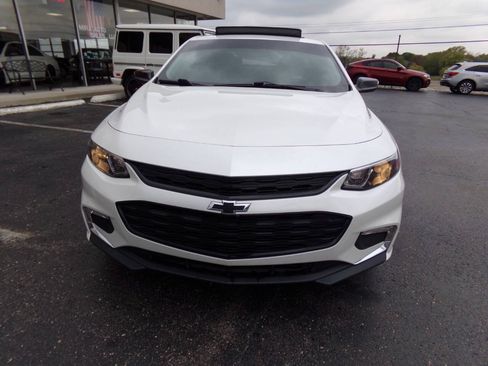 Used 2018 Chevrolet Malibu LT w/ Redline Edition FWD image 3