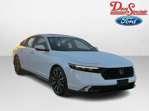 Used 2023 Honda Accord Touring image 4