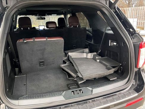 Used 2020 Ford Explorer Platinum w/ Premium Technology Package image 28