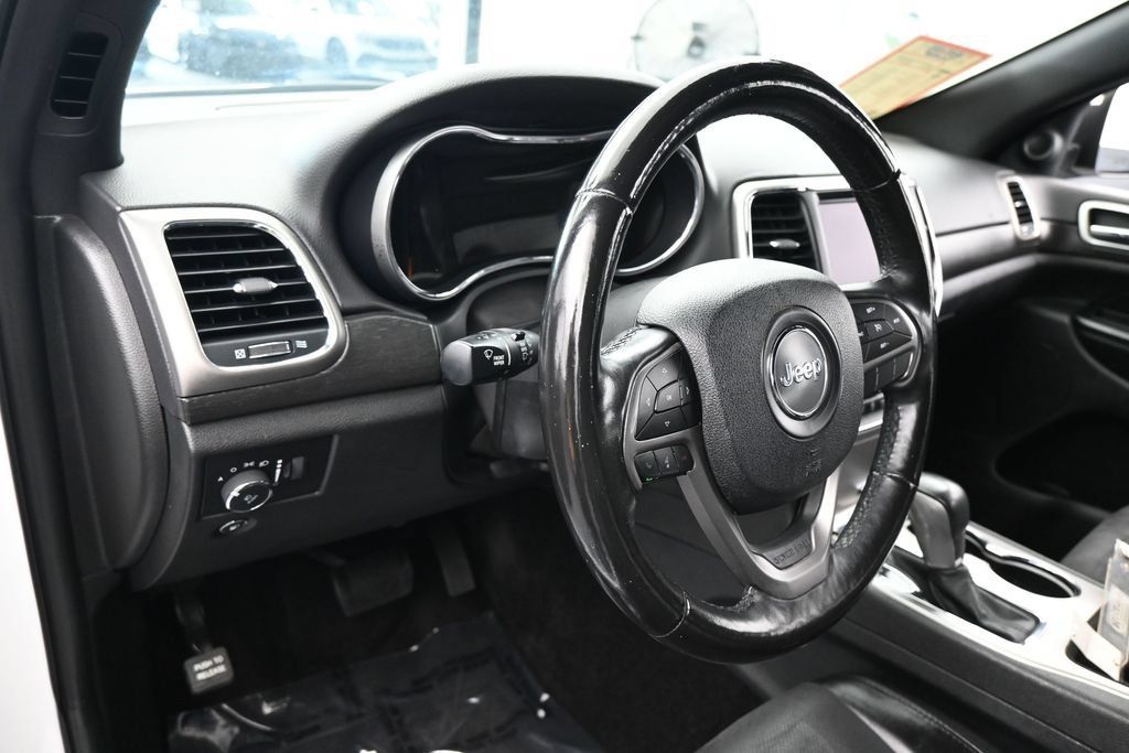 Used 2018 Jeep Grand Cherokee Altitude RWD image 14