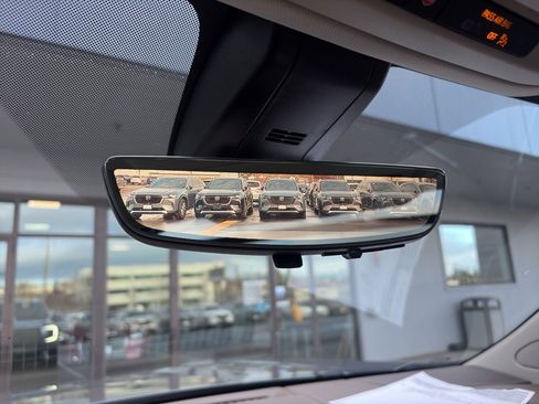 Used 2022 GMC Yukon Denali w/ Denali Premium Package image 29