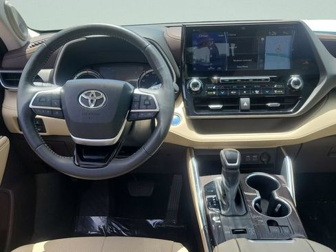 Used 2022 Toyota Highlander Limited AWD/4WD image 12