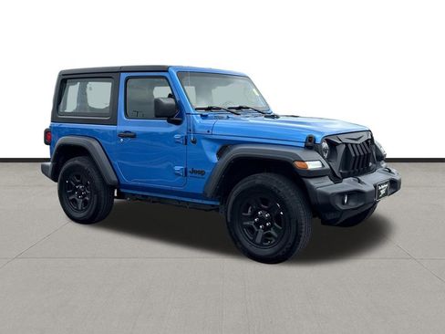 Certified 2022 Jeep Wrangler Sport AWD/4WD image 3
