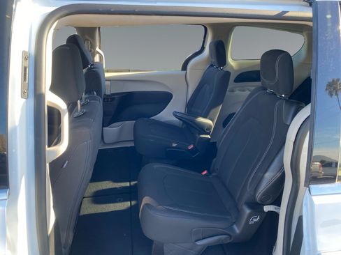Used 2023 Chrysler Voyager LX FWD image 13