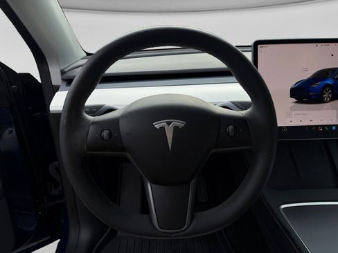 Used 2022 Tesla Model Y Long Range AWD/4WD image 5
