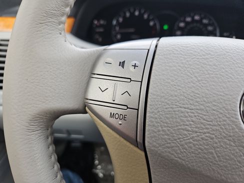 Used 2006 Toyota Avalon XLS image 26