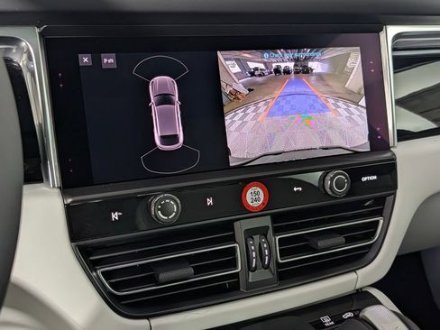 New 2026 Porsche Macan AWD/4WD image 32