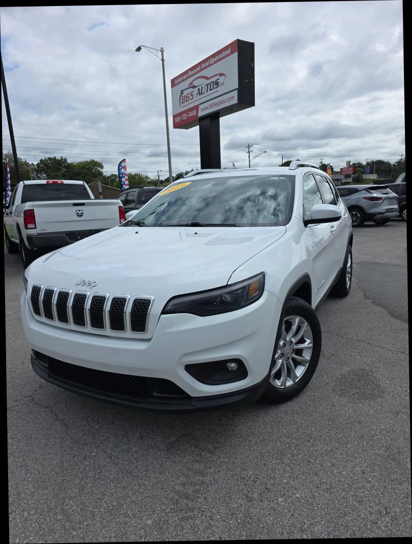 Used 2019 Jeep Cherokee Latitude w/ Popular Appearance Group FWD image 4